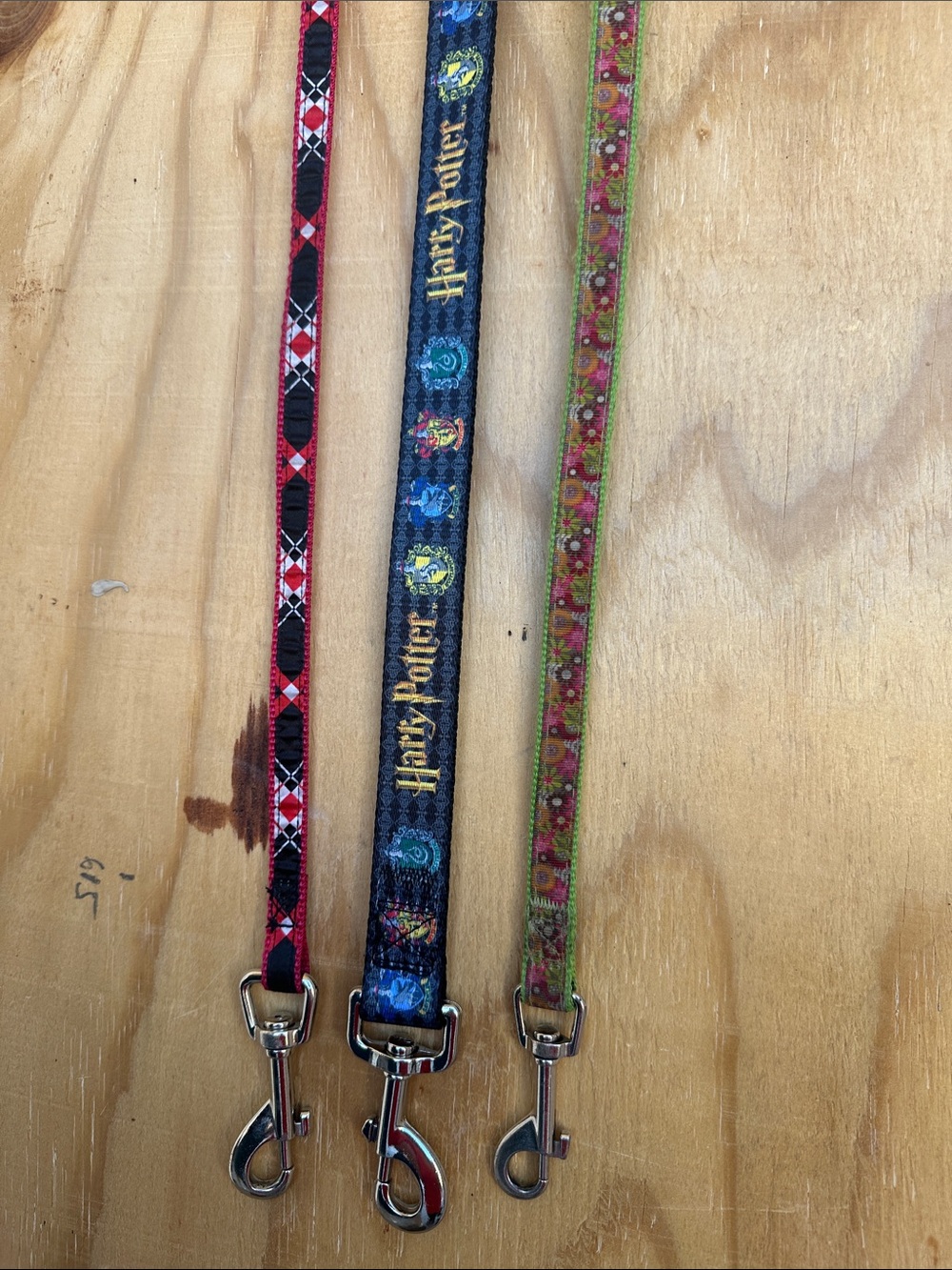 Warner Bros. Trio of Narrow Pet Leashes in Black, Red & Green